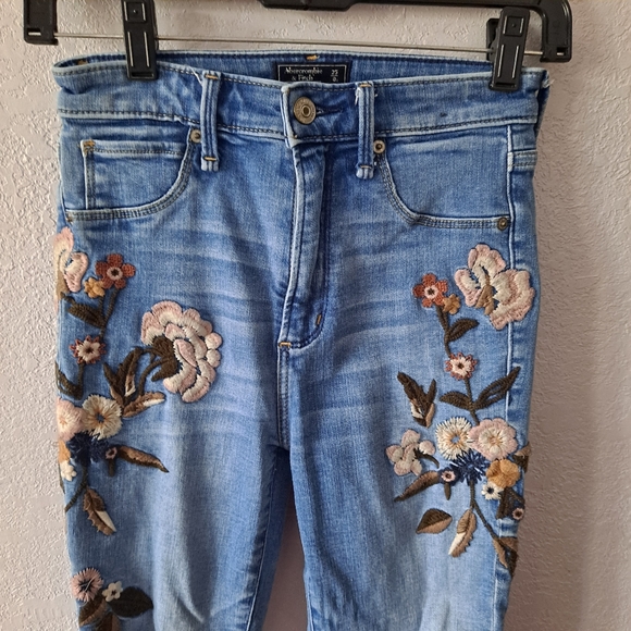 Abercrombie & Fitch embroidered high waisted jeans - Picture 2 of 6